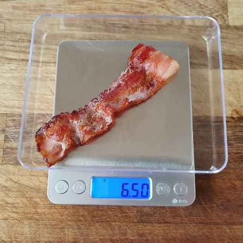 Weight of cooked streaky bacon slice