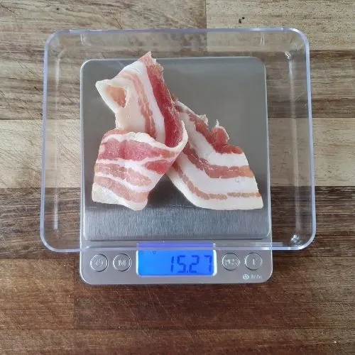 Weight of streaky bacon slice